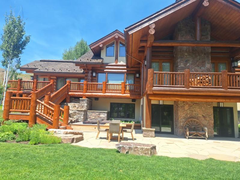 Grand Entry Log Home detail