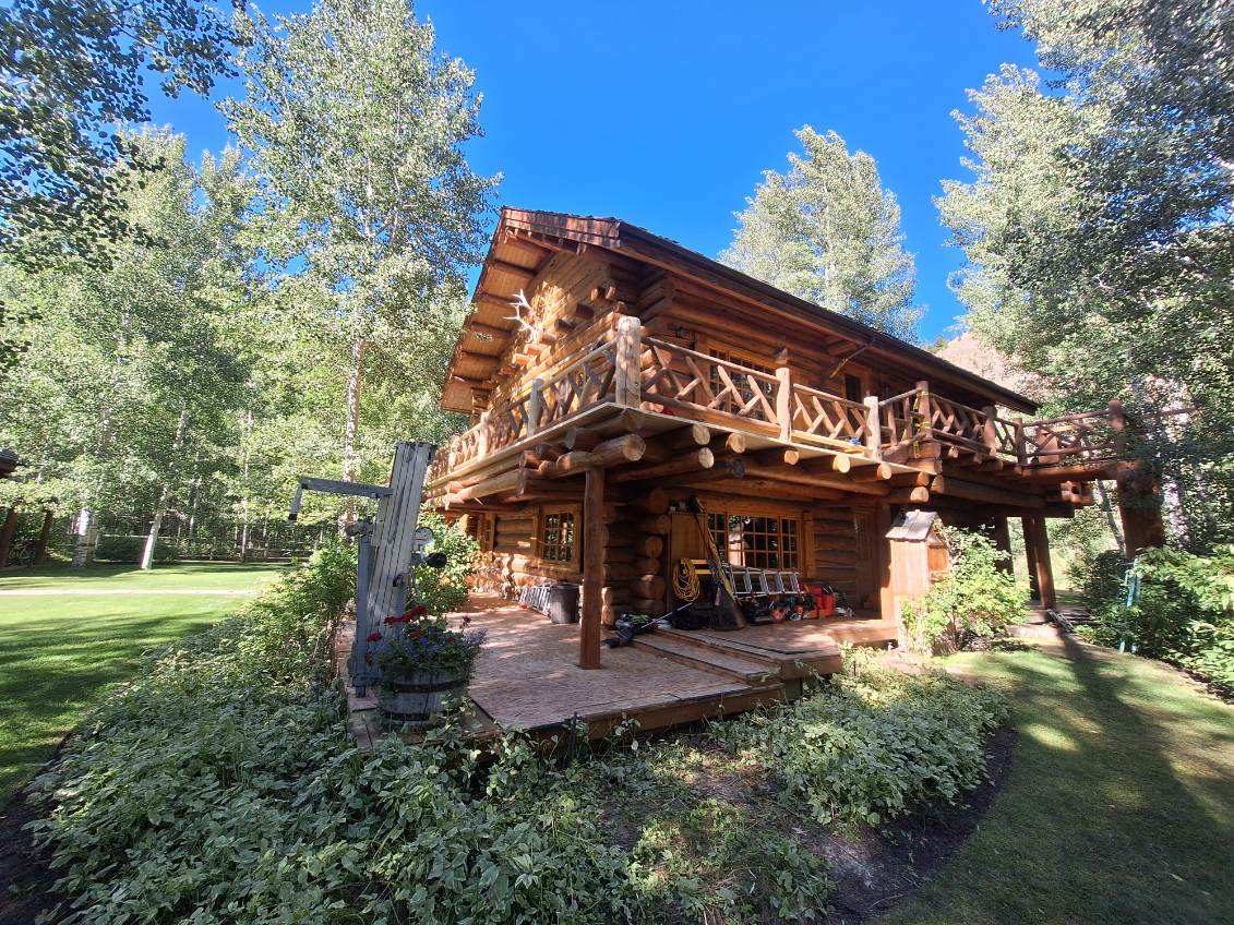 Sun Valley Custom Log Home detail