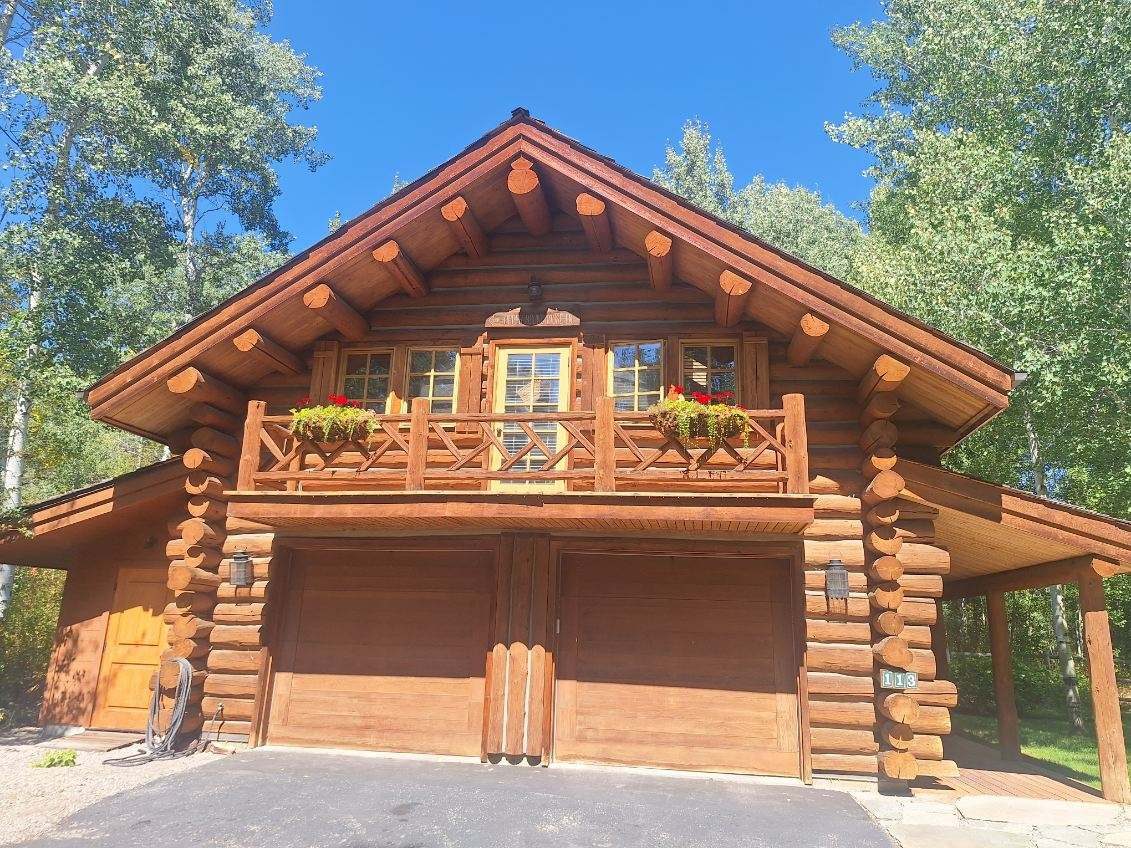 Sun Valley Custom Log Home detail